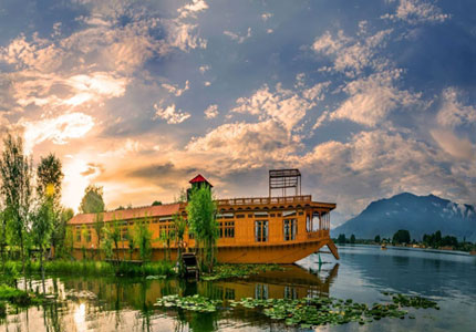Kashmir,Vaishno Devi - Chandigarh  Tour Package